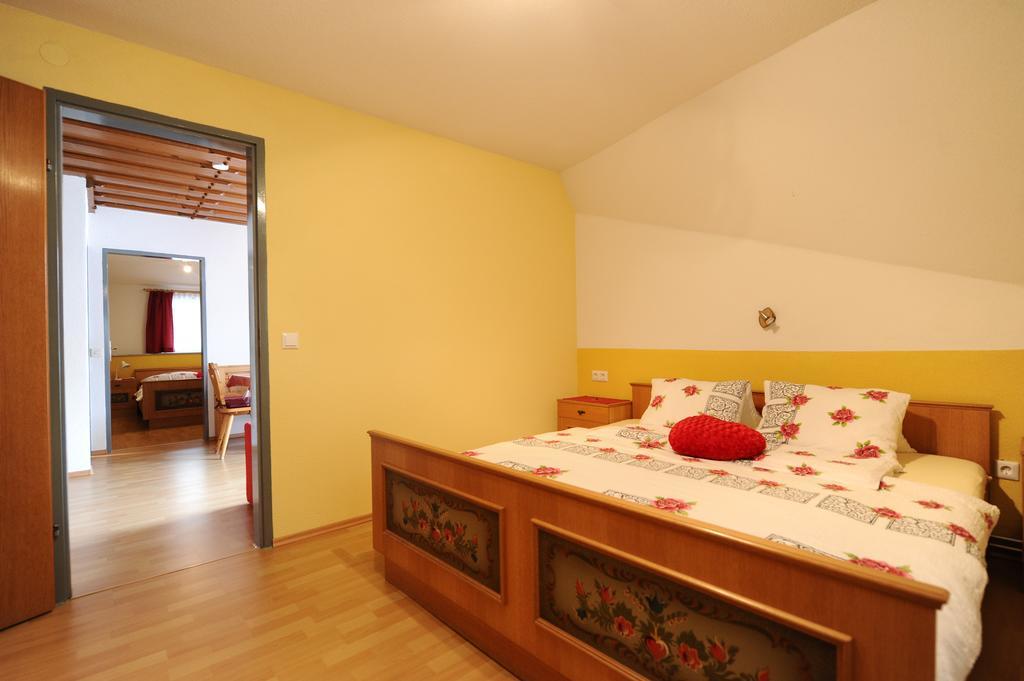Fruehstueckspension Lach Bed & Breakfast Eberndorf Екстериор снимка