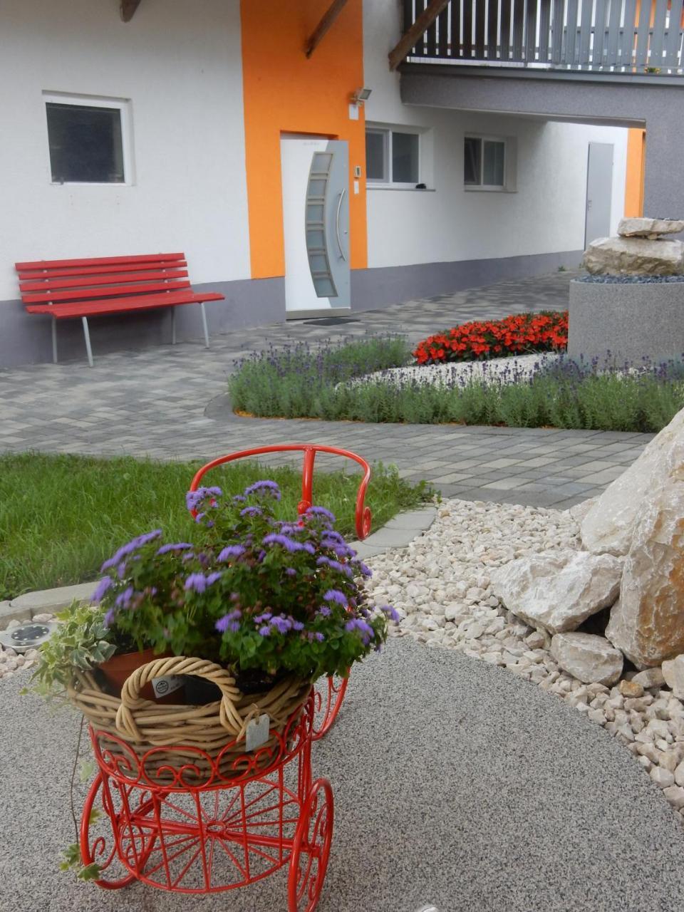 Fruehstueckspension Lach Bed & Breakfast Eberndorf Екстериор снимка