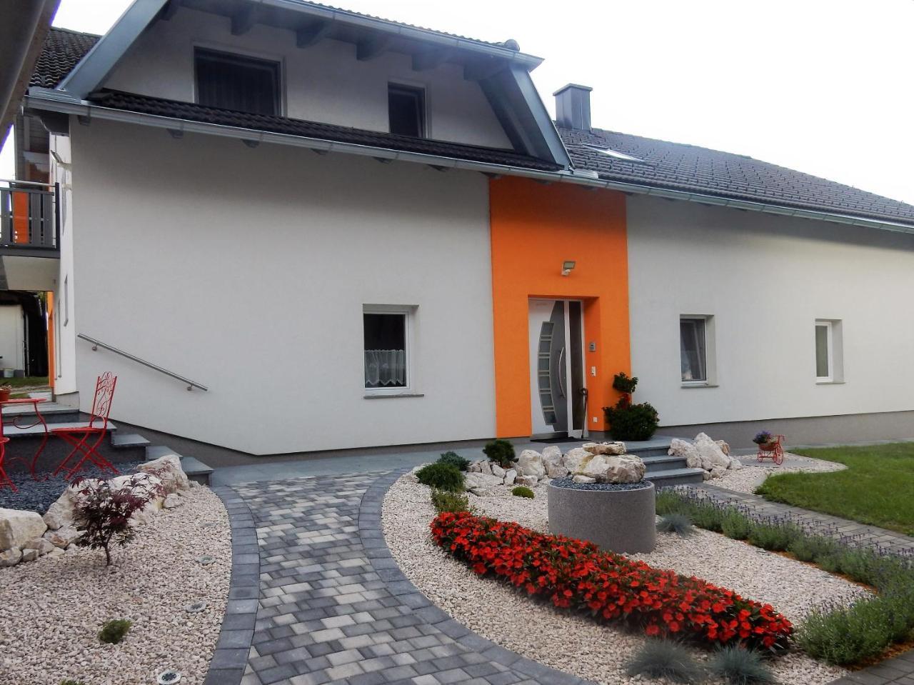 Fruehstueckspension Lach Bed & Breakfast Eberndorf Екстериор снимка