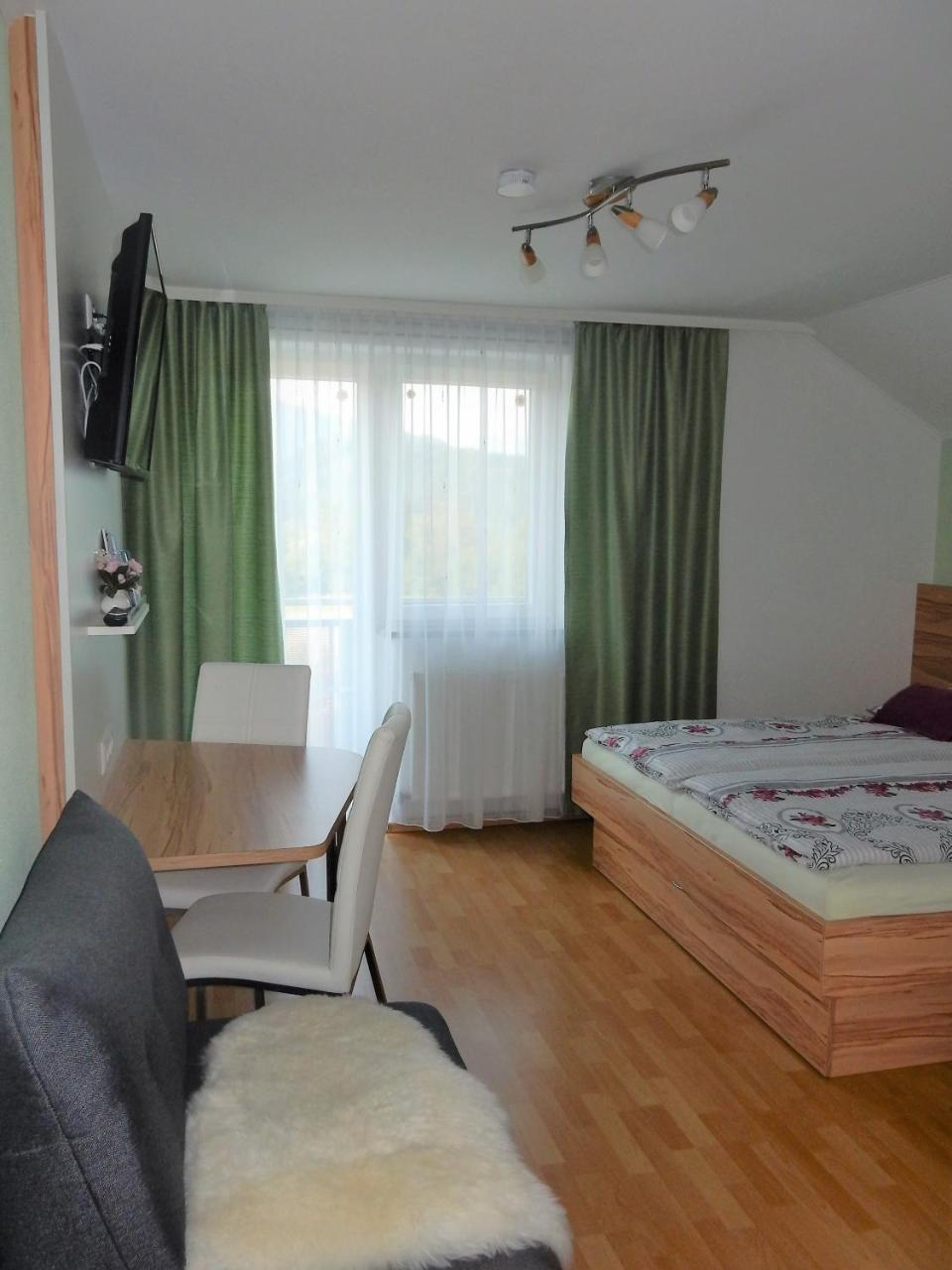 Fruehstueckspension Lach Bed & Breakfast Eberndorf Екстериор снимка